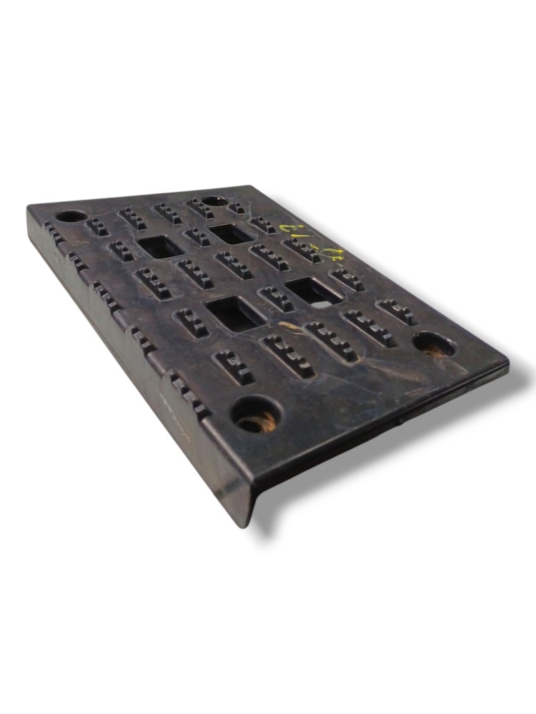 Estribo Direito Mb Accelo 815 2022 Vo17 2
