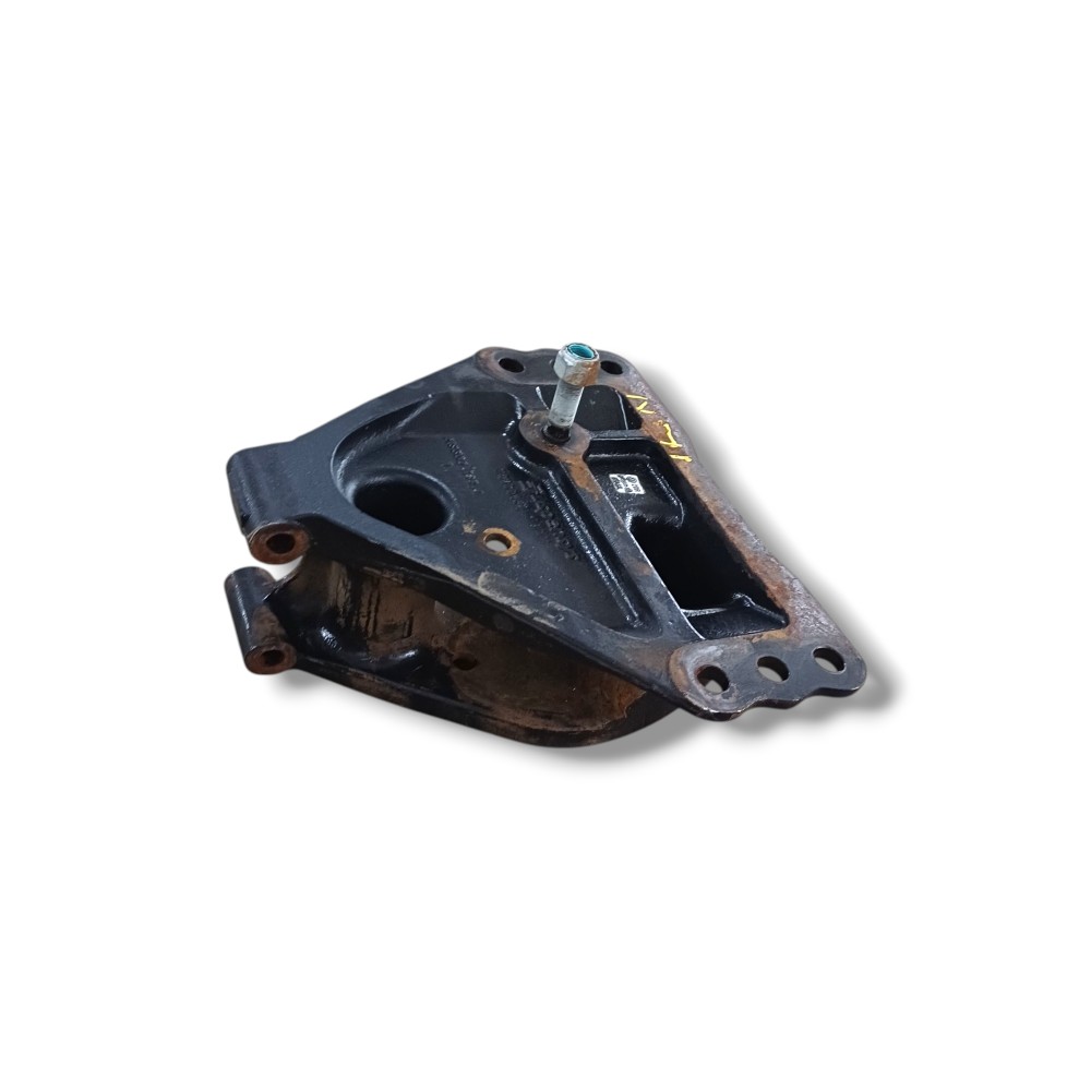 Suporte Mola Dianteira Direita Vw 25.390 2013 Vn41 6