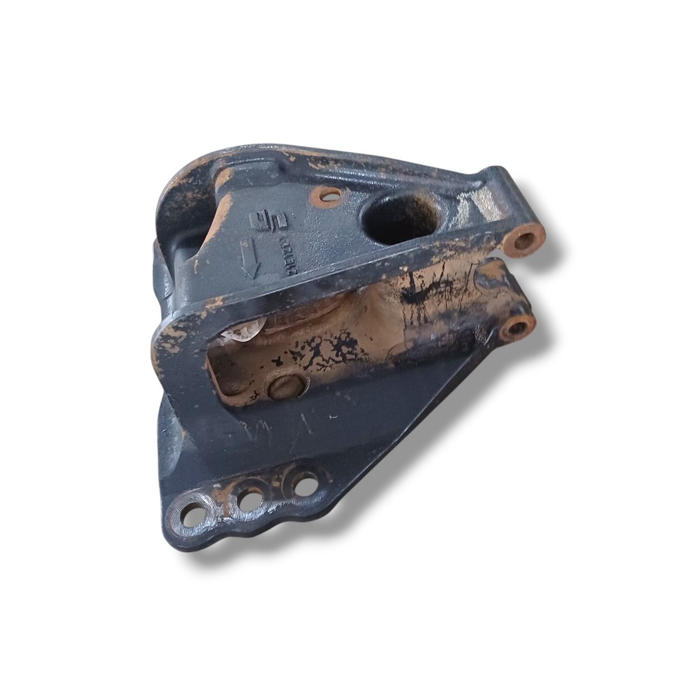 Suporte Mola Dianteira Direita Vw 25.390 2013 Vn41 3