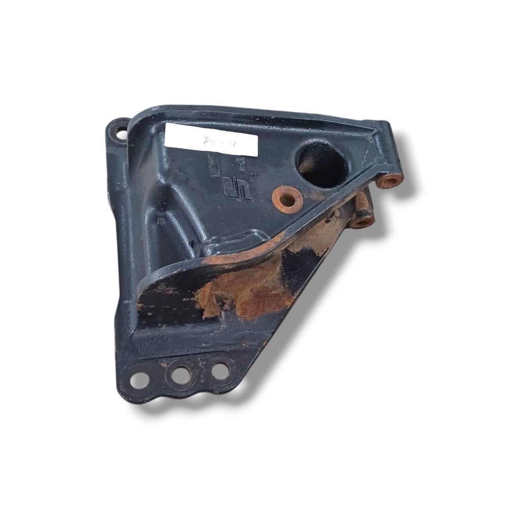 Suporte Mola Dianteira Direita Vw 25.390 2013 Vn41 4