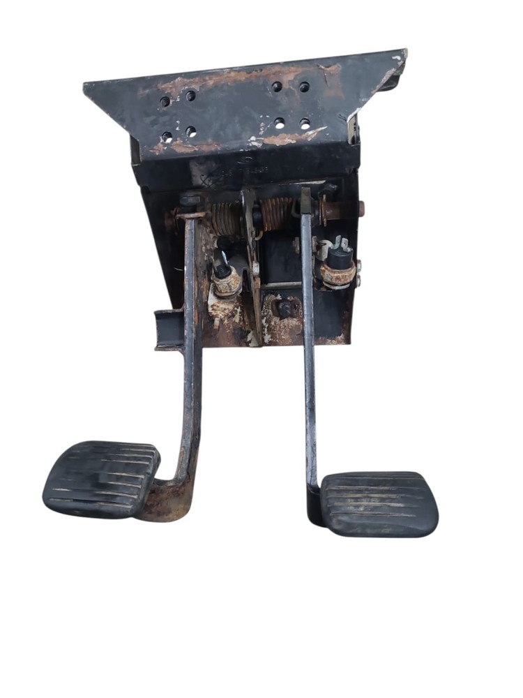 Pedaleira Ford Cargo 816 2014