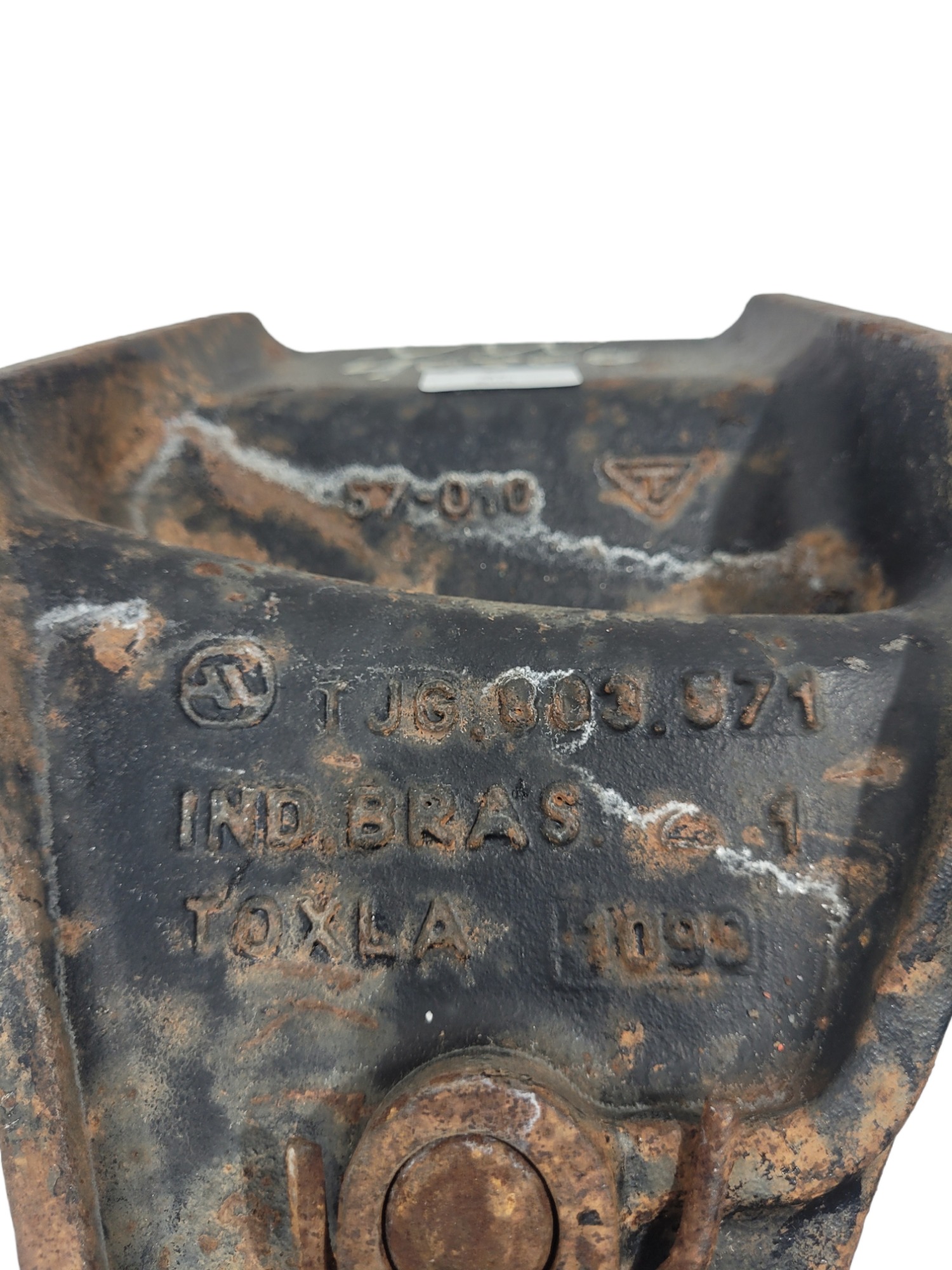 Suporte Mola Traseira Ford Cargo Tjg803571 5