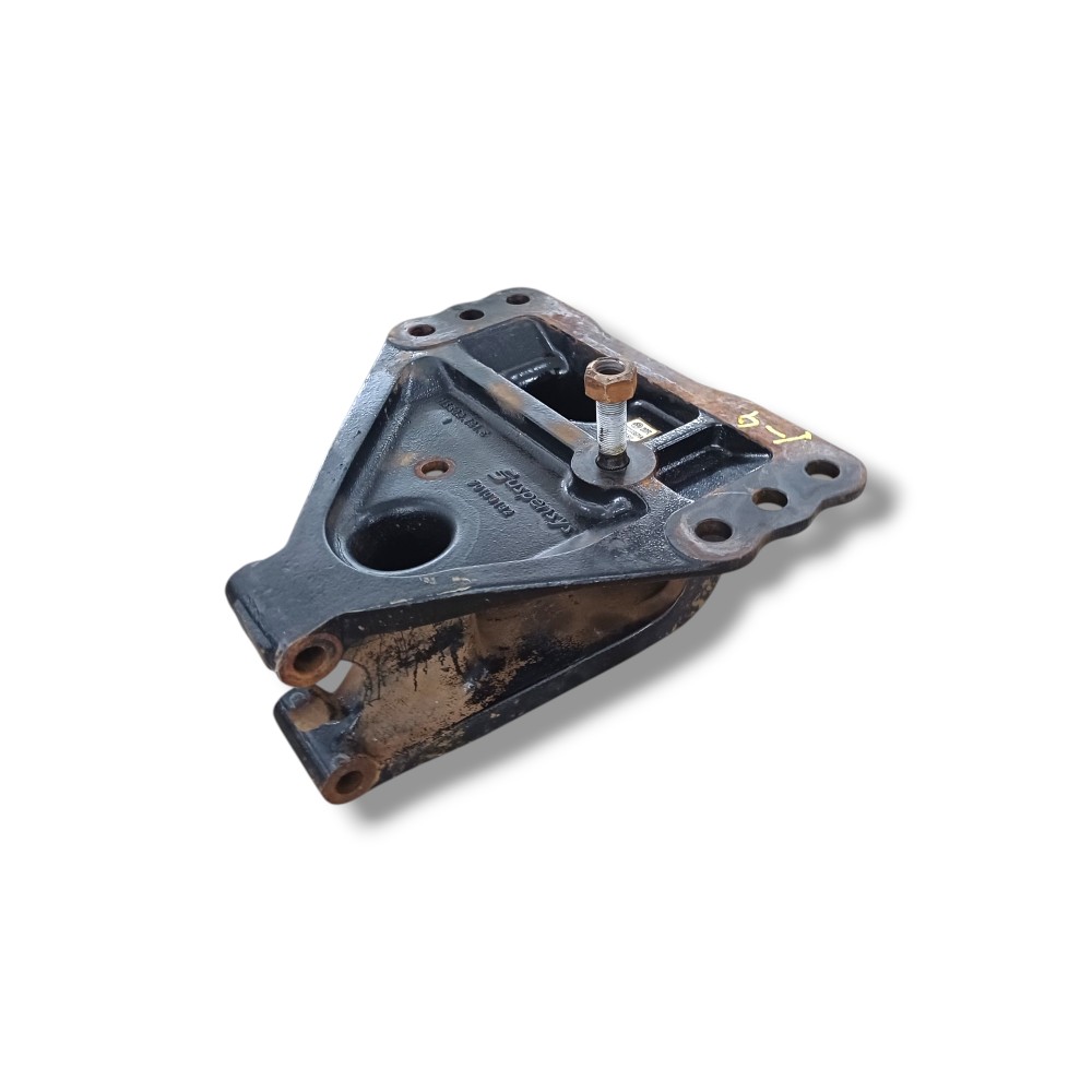 Suporte Mola Dianteira Direita Vw 25.390 2013 Vn41 4