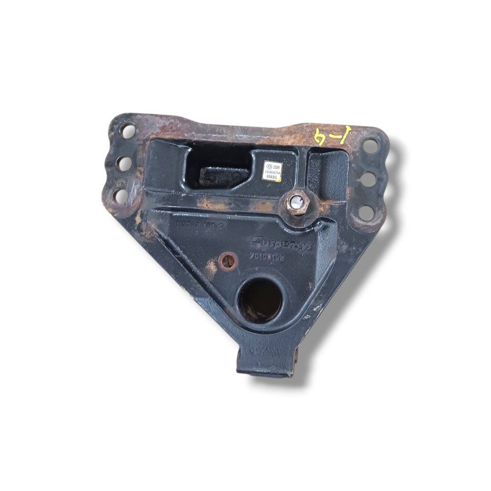 Suporte Mola Dianteira Direita Vw 25.390 2013 Vn41 6