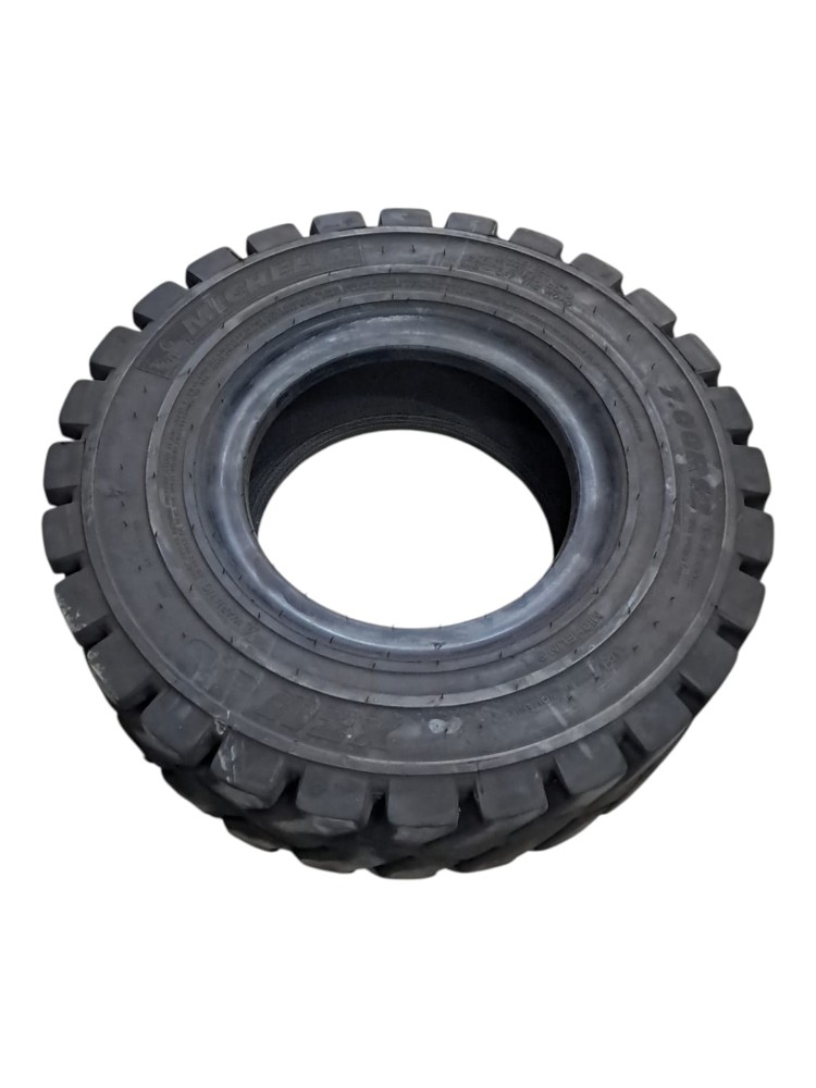 Pneu Michelin 700×12 Semi Novo 4