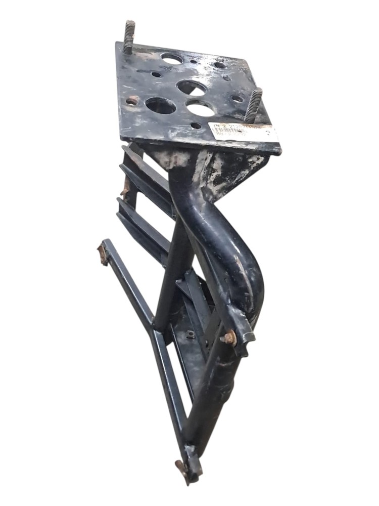 Suporte Paralama L.Direito Vw Constellation 7