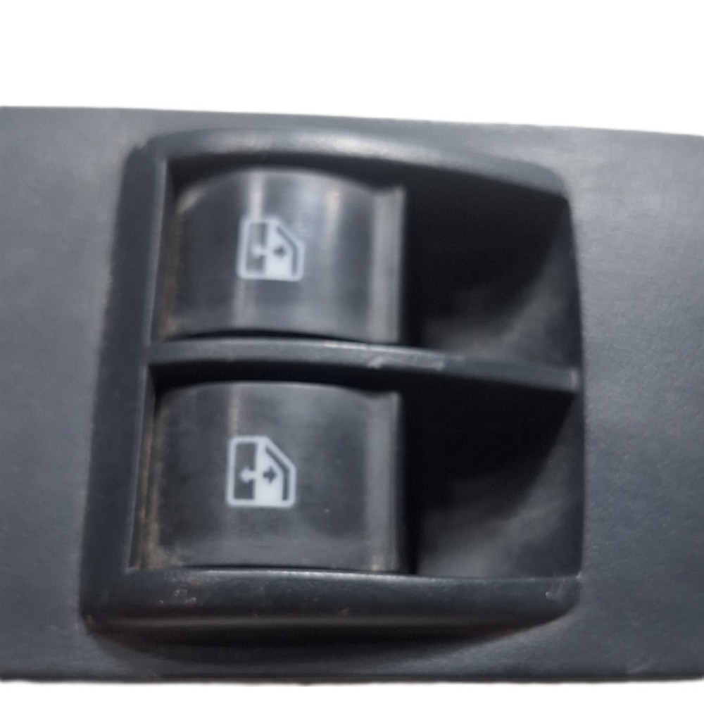 Botão Vidro Elétrico Moldura Dianteira Fiat Strada 3