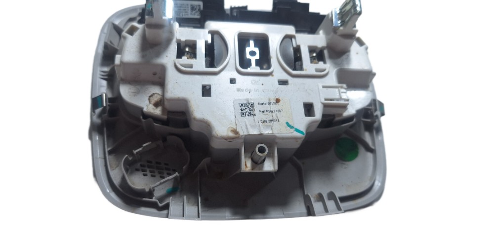Luz De Teto Cortesia Chevrolet Tracker Onix 2021 6