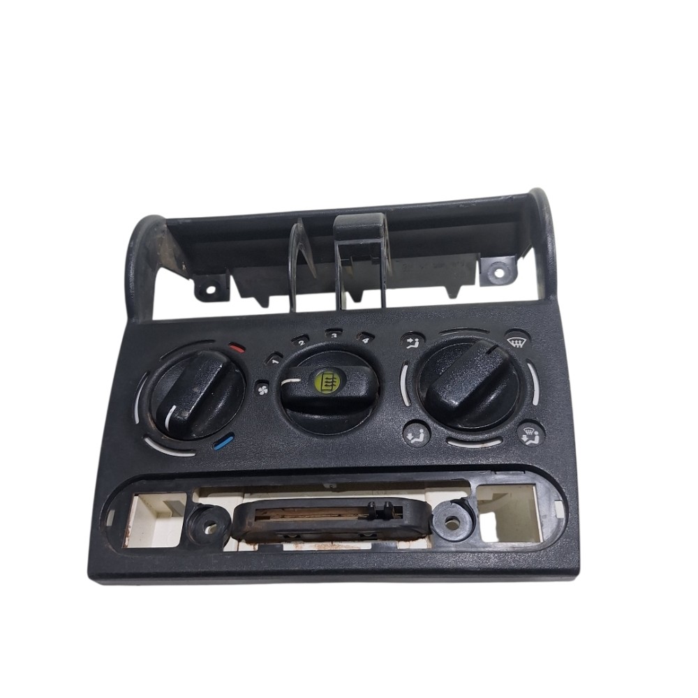 Moldura ar condicionado Central corsa 2004 2