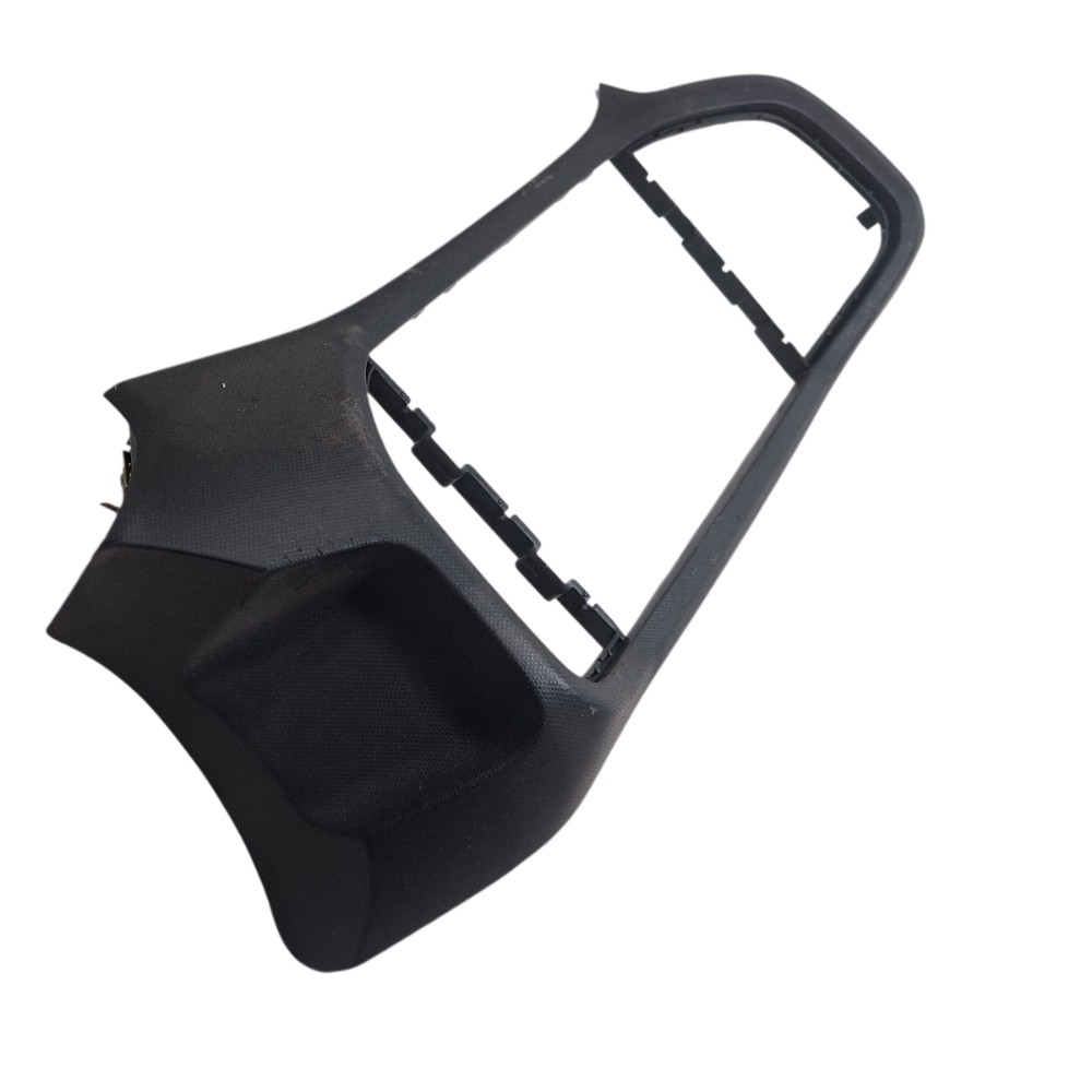 Moldura Central Chevrolet Onix 2017  Preto