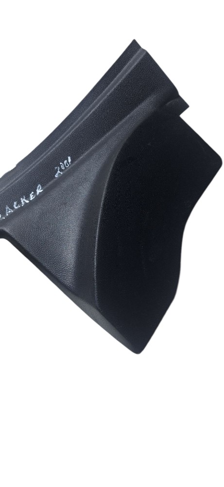Soleira Porta Traseira Direita Chevrolet Tracker 2021 Preto 5