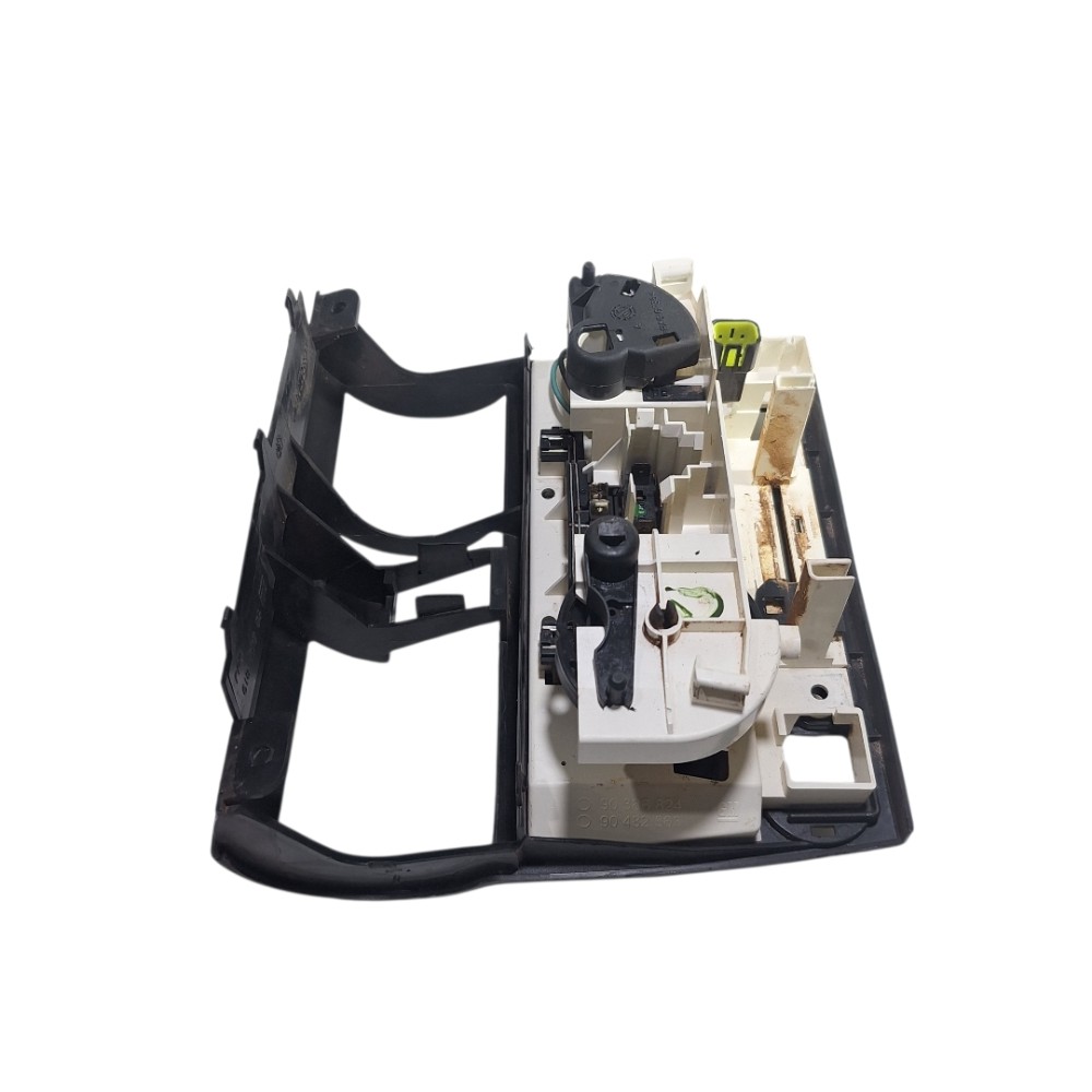 Moldura ar condicionado Central corsa 2004 3