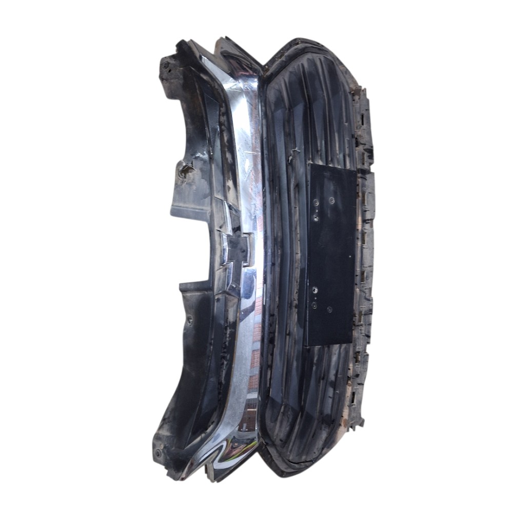 Grade frontal tracker 2020  com detalhe