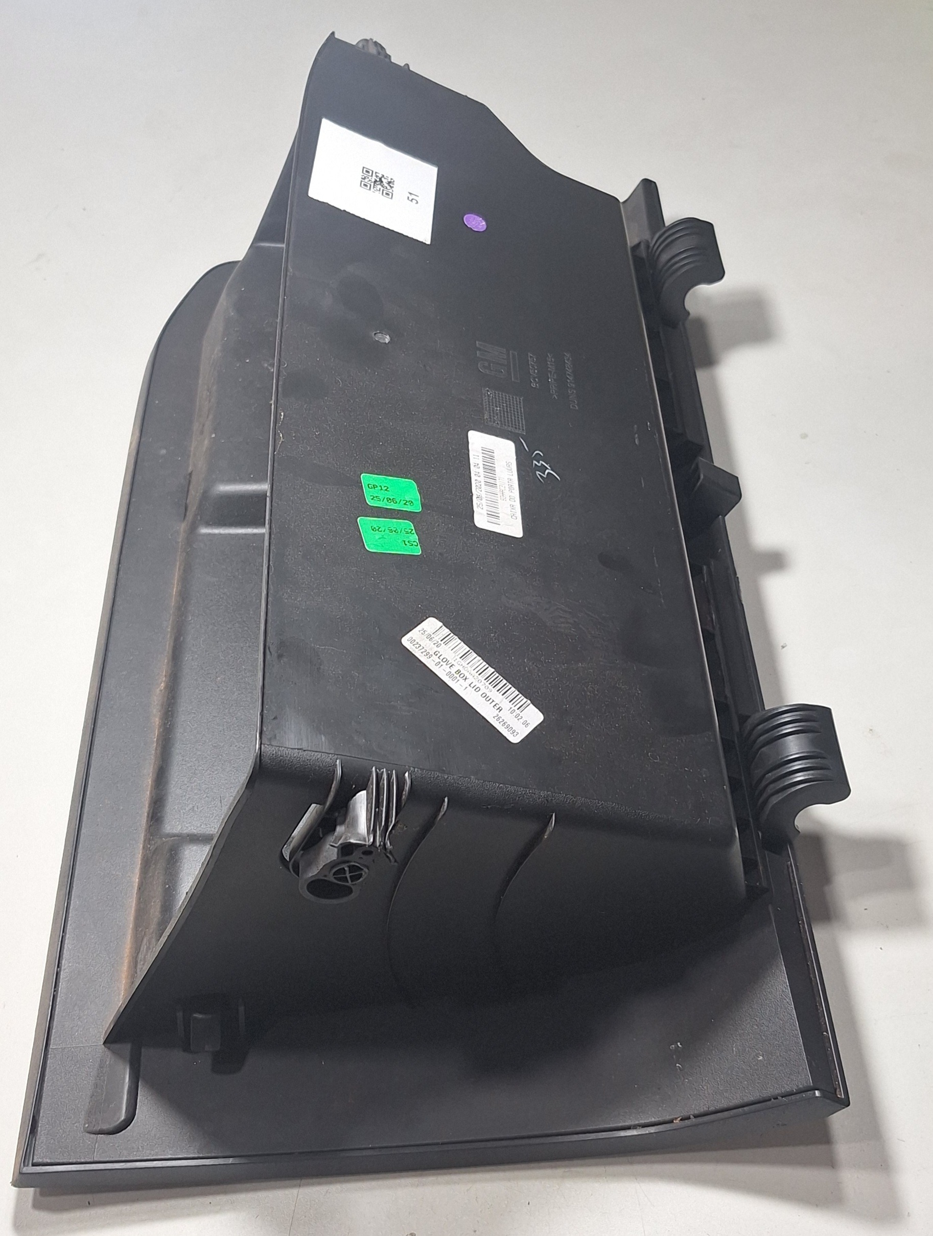 Porta Luvas Gm Tracker 2021/ 2023 3