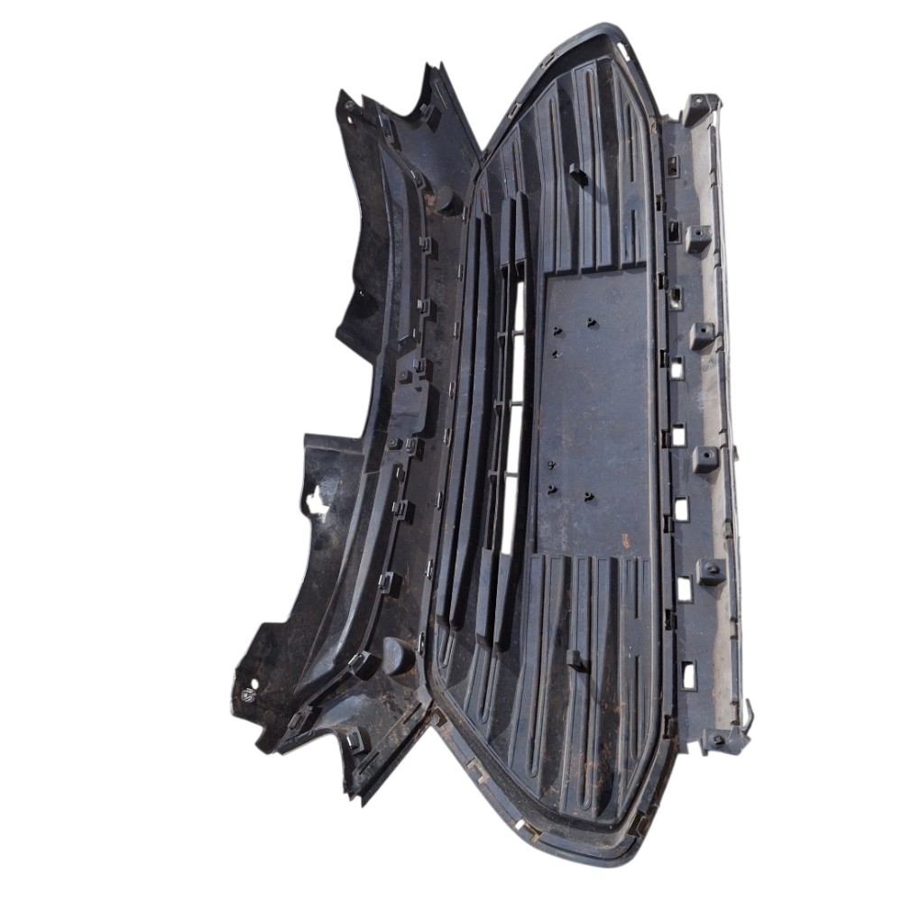 Grade frontal tracker 2020  com detalhe 5