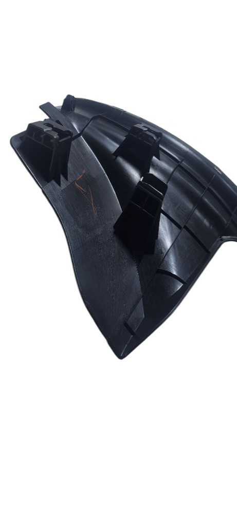 Soleira Porta Traseira Direita Chevrolet Tracker 2021 Preto 2