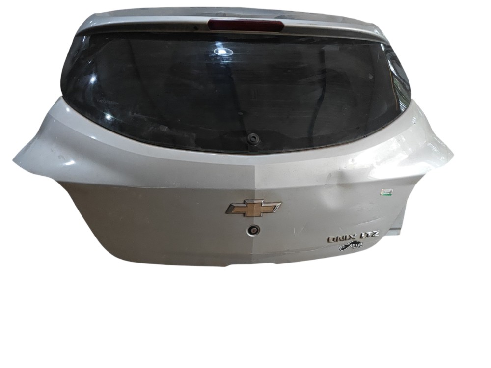 Tampa traseira chevrolet onix 2013/2019 c/ detalhe