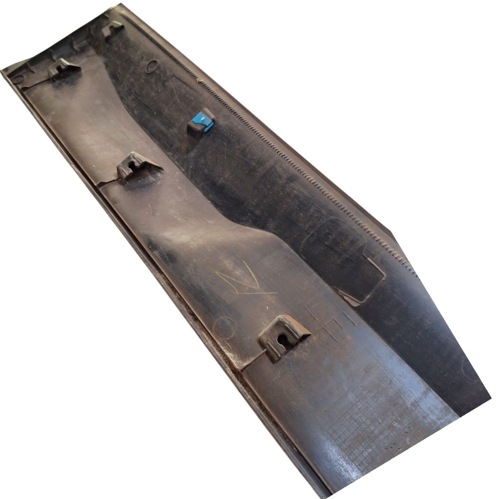 Moldura Friso Da Porta Dianteira Esquerda Chevrolet Tracker Preto 3