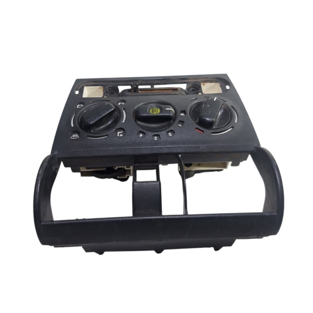 Moldura ar condicionado Central corsa 2004 1