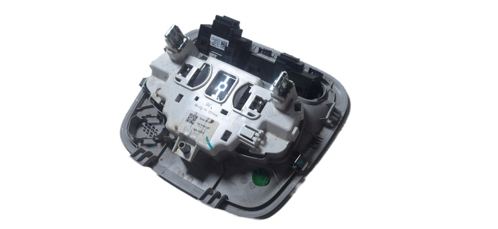 Luz De Teto Cortesia Chevrolet Tracker Onix 2021 5