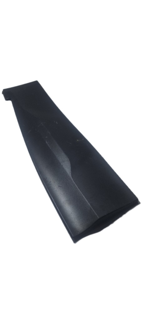 Moldura Da Porta Traseira Esquerda Chevroler Tracker 2021 2
