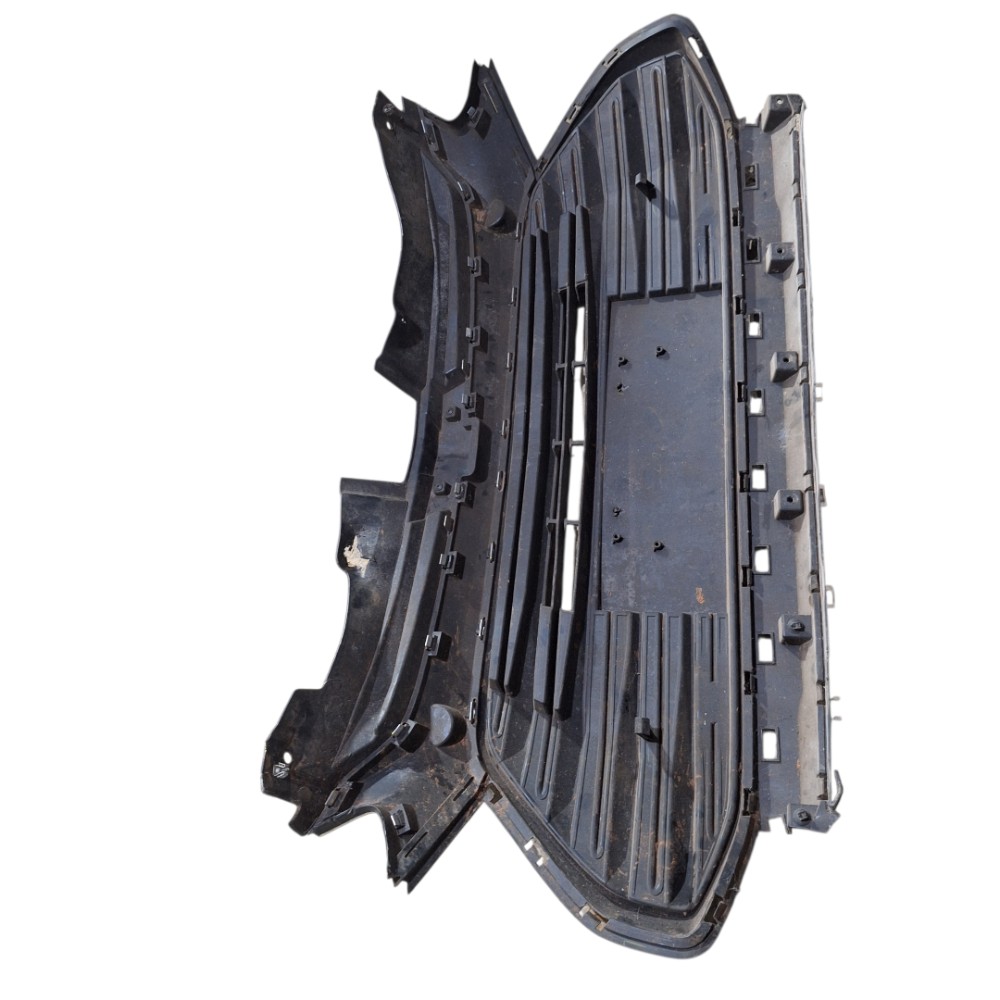 Grade frontal tracker 2020  com detalhe 3