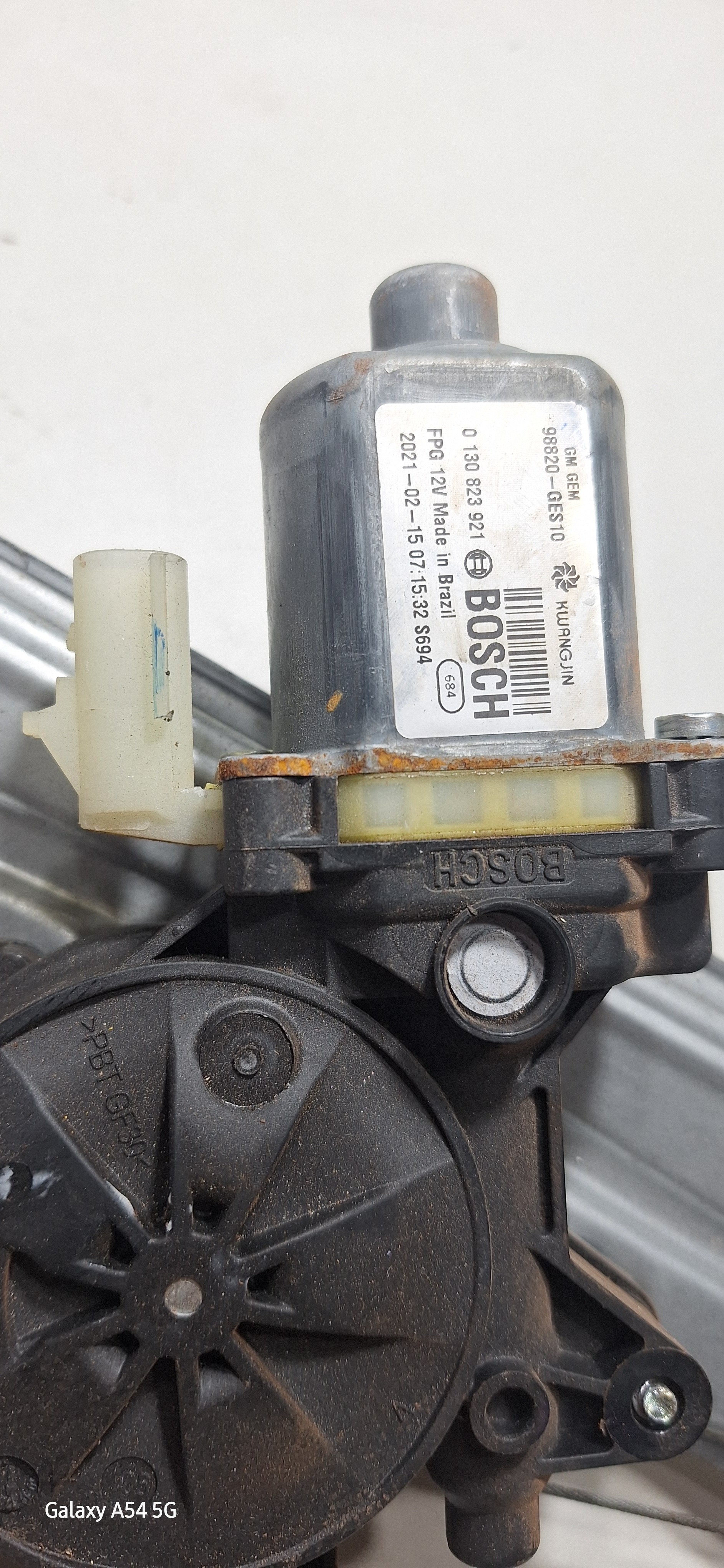 Maquina De Vidro Traseira Esquerda Chevrolet Tracker 20/22