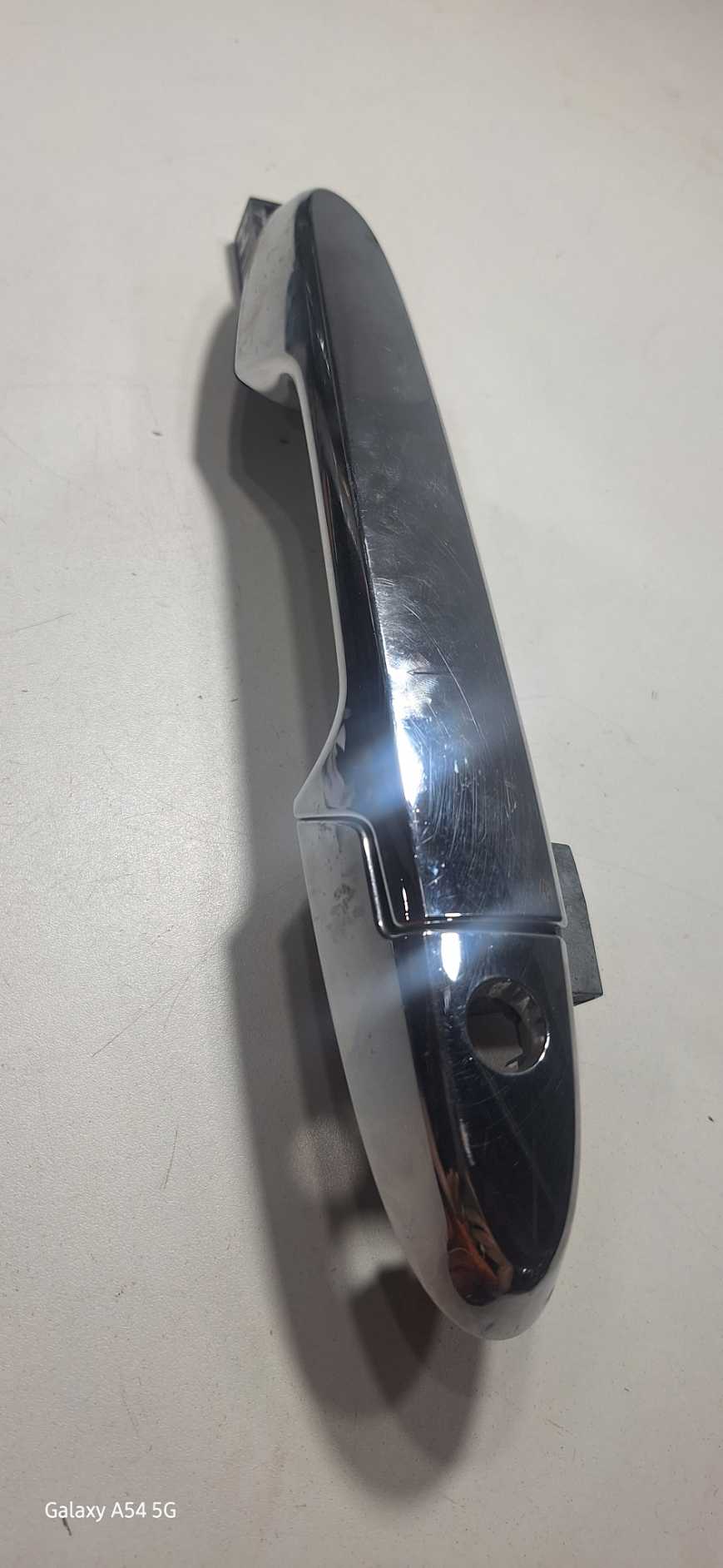 Maçaneta Externa Fiat Cronos Lado Dianteira Esquerda 16/20 Prata Dianteira 1