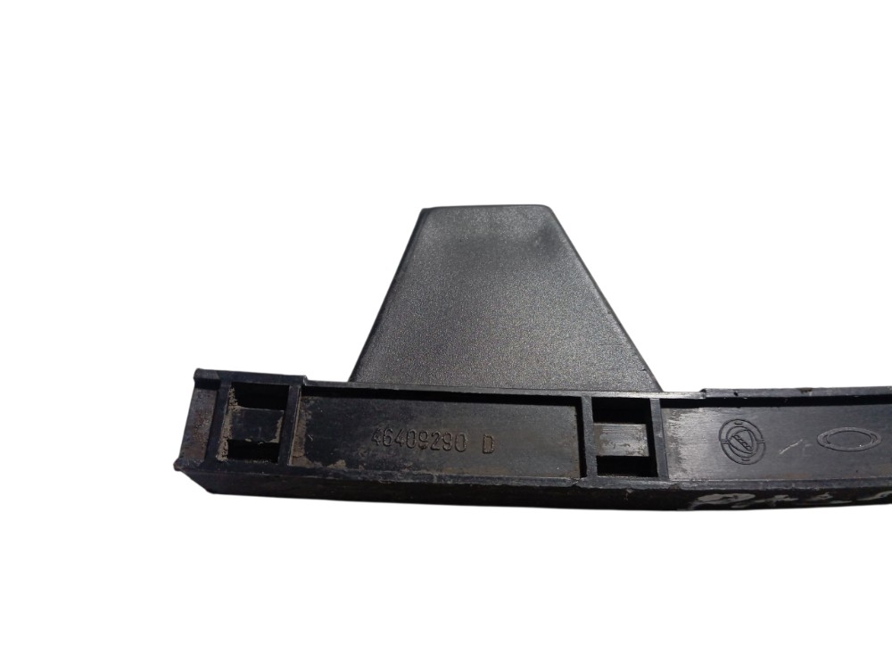 Guia Vidro Trilho Porta Dianteiro Dir Fiat Palio 2001 A 2007 Preto 3