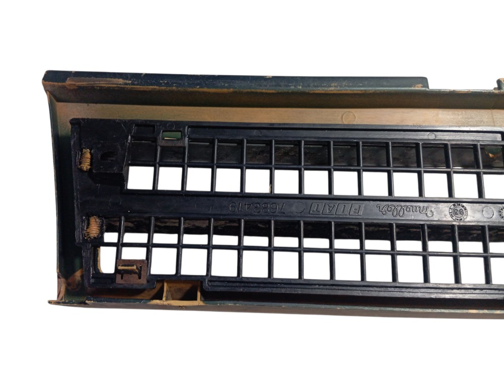 Grade Emblema Dianteira Fiat Uno Preto 2