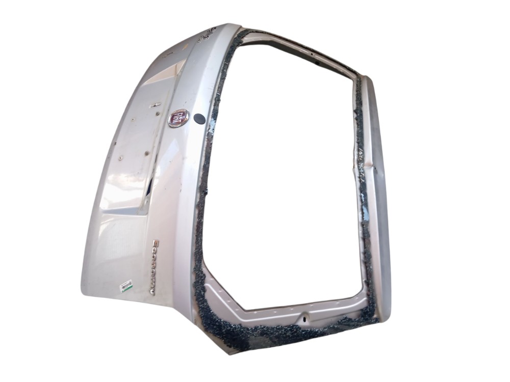 Tampa Traseira Porta Malas Fiat Palio 2005 Com Detalhe Prata 5