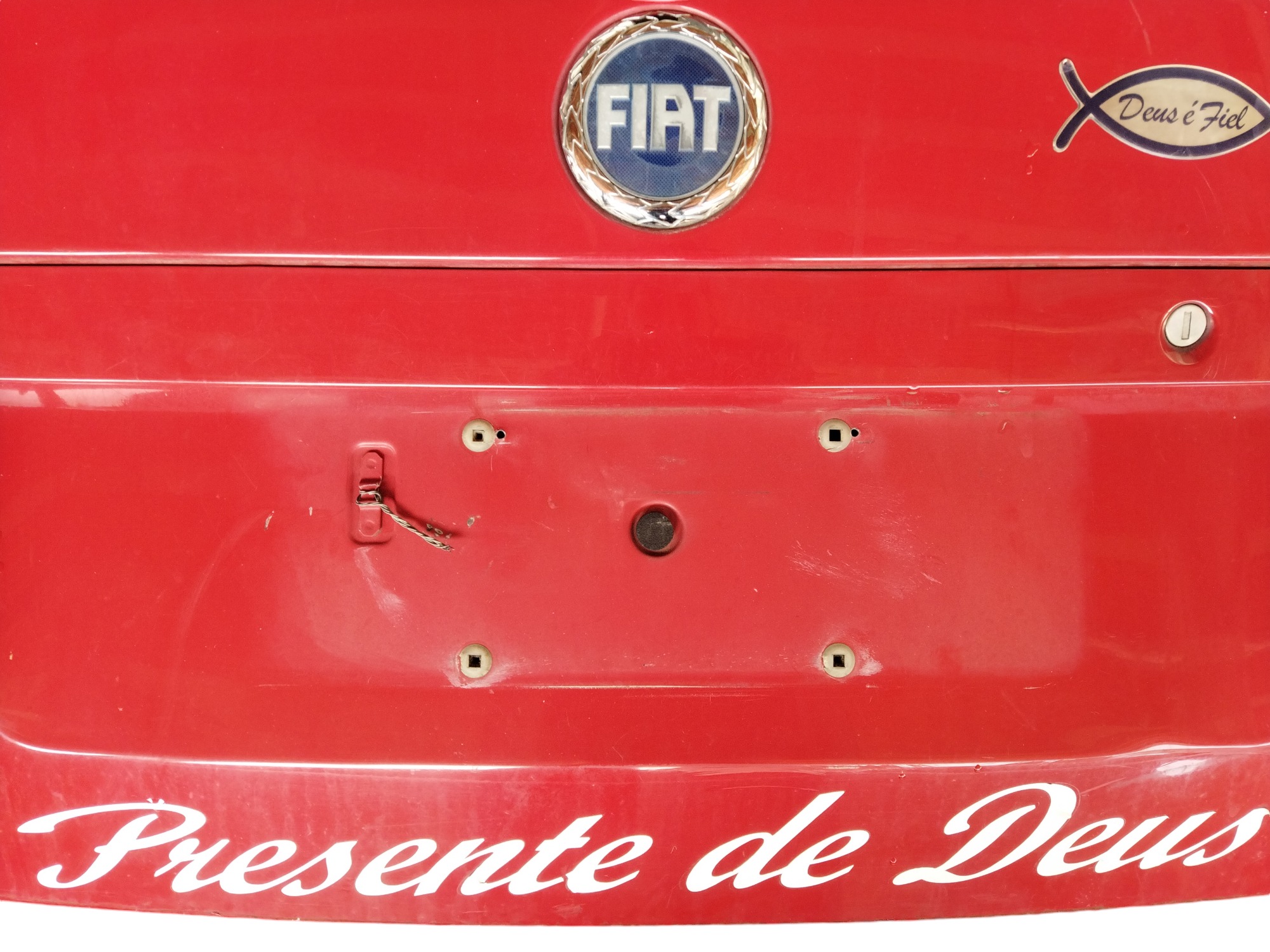 Tampa Traseira Fiat Idea – Sem Vidro – Vermelha 4