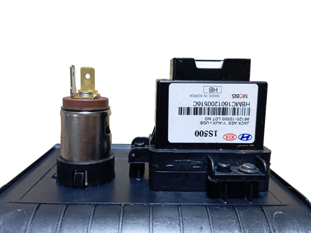 Acabamento central porta usb tomada hyundai hb20 2014 a 2019 7