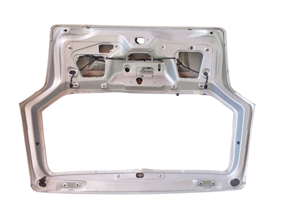 Tampa Traseira Porta Malas Fiat Palio 2005 Com Detalhe Prata 4