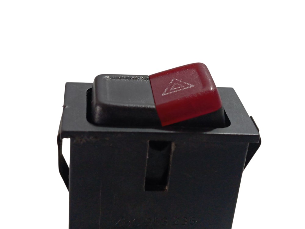 Botão Pisca Alerta Interruptor Cl Vw Gol Voyage 1984 A 1994 Preto 2