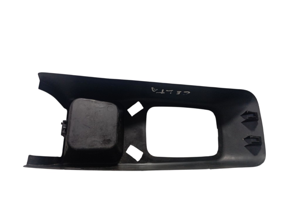 Console Central Moldura Dianteiro Gm Celta Corsa 2001 A 2012 4