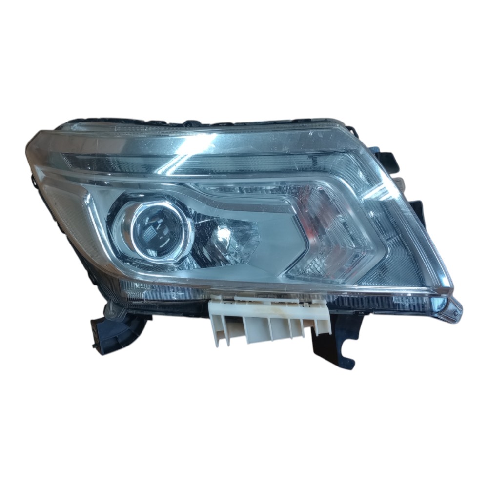 Farol l.d Nissan frontier 2017