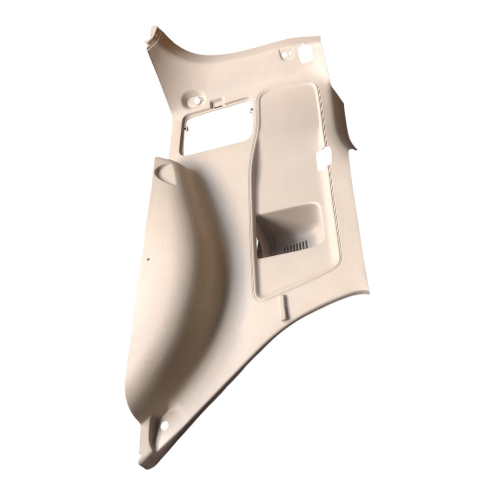 Acabamento interno porta malas LE Hilux SW4 2009 com detalhe 4
