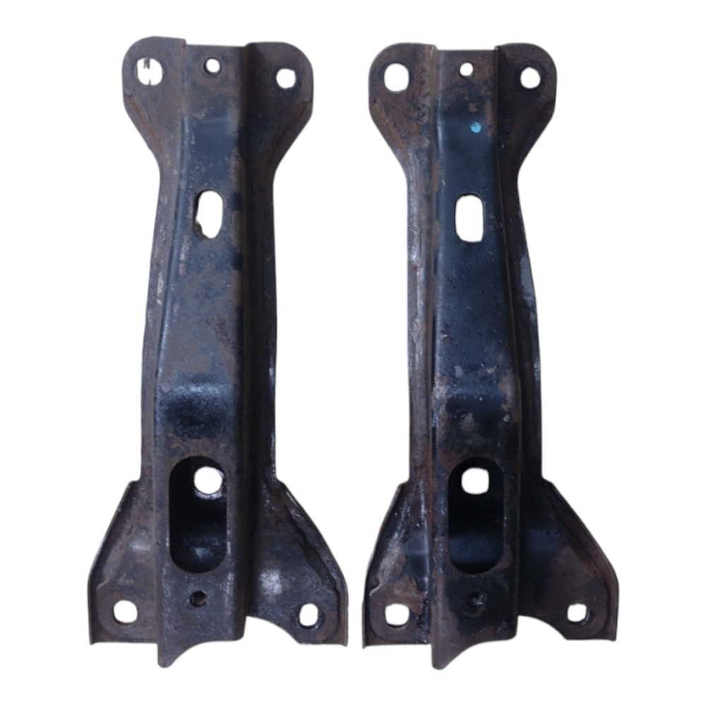 Par suporte travessa suspensão dianteira Hilux 2013