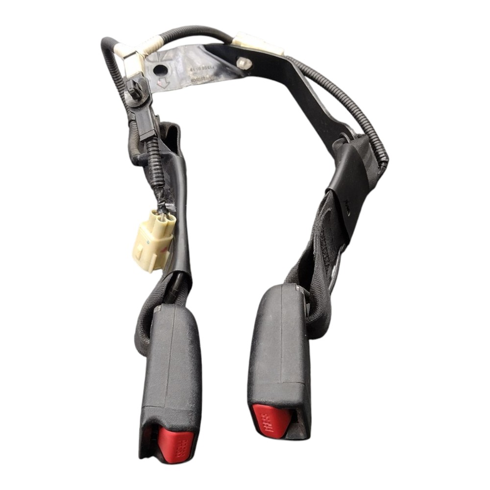 Engate cintos traseiros Hilux 2020