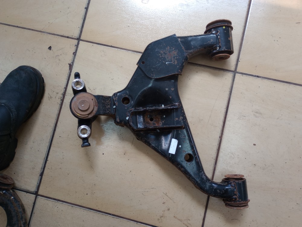 Bandeja inferior l.d Hilux 3.0 2009 4
