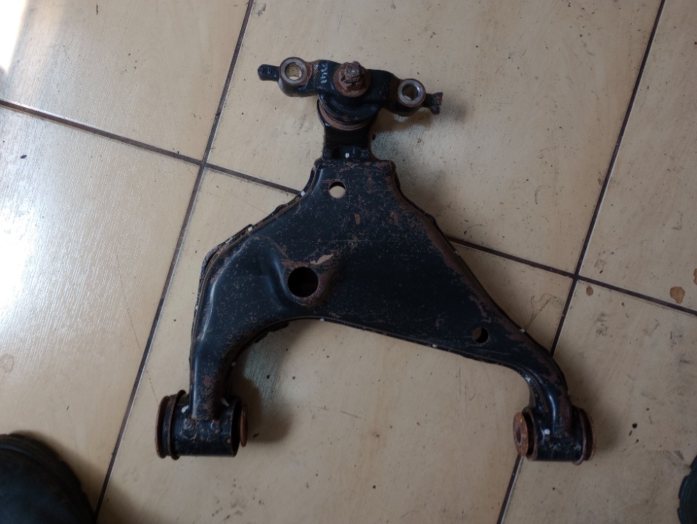 Bandeja inferior l.d Hilux 3.0 2009