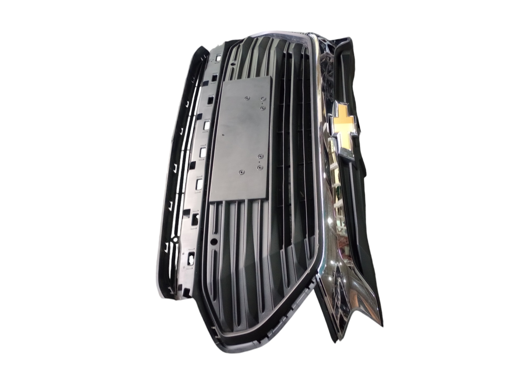 Grade Central Para-choque Gm Tracker 2024 Com Detalhe 4