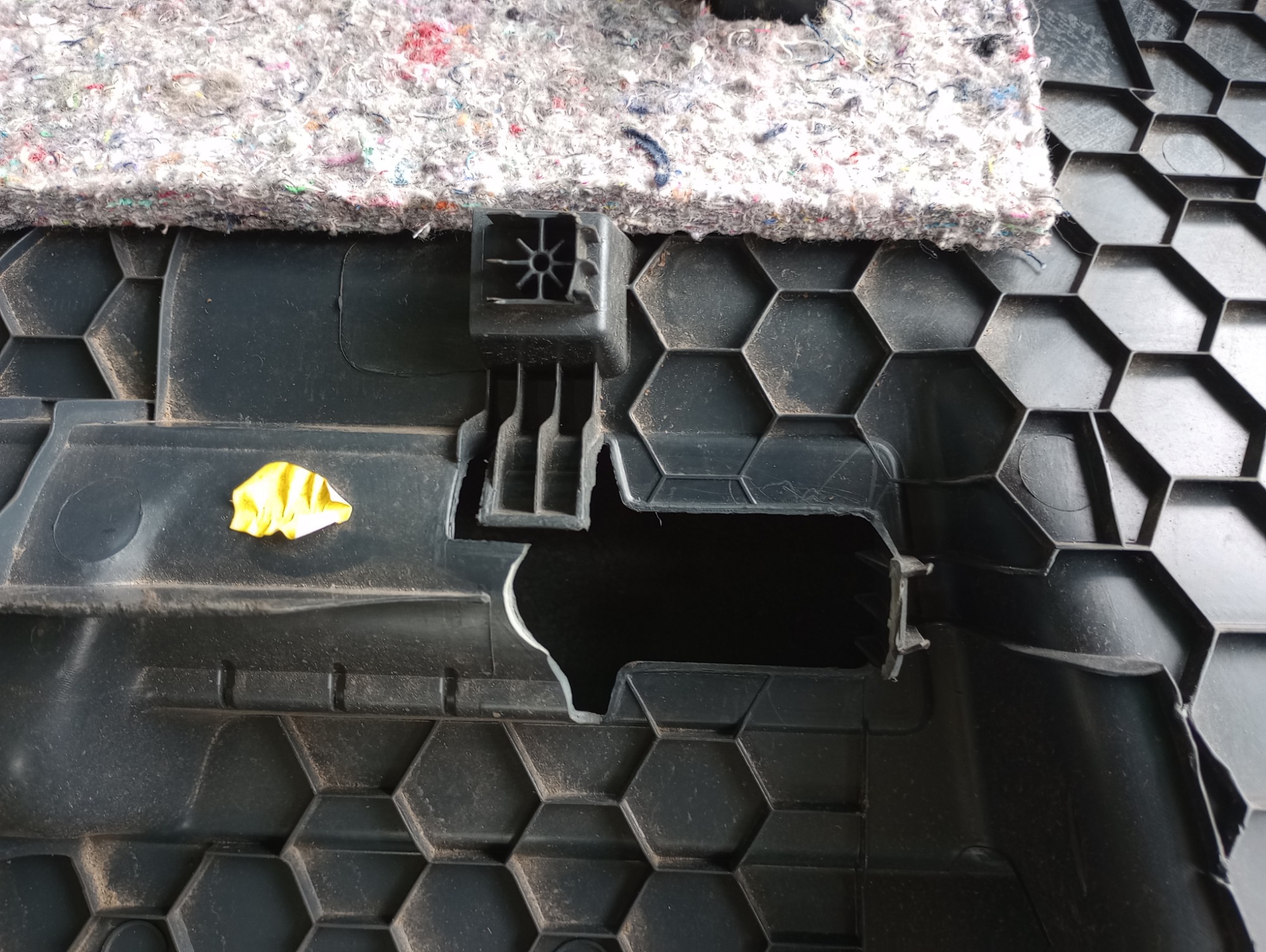 Acabamento Interno Tampa Traseira Vw Tcross 2021 Com Detalhe 6