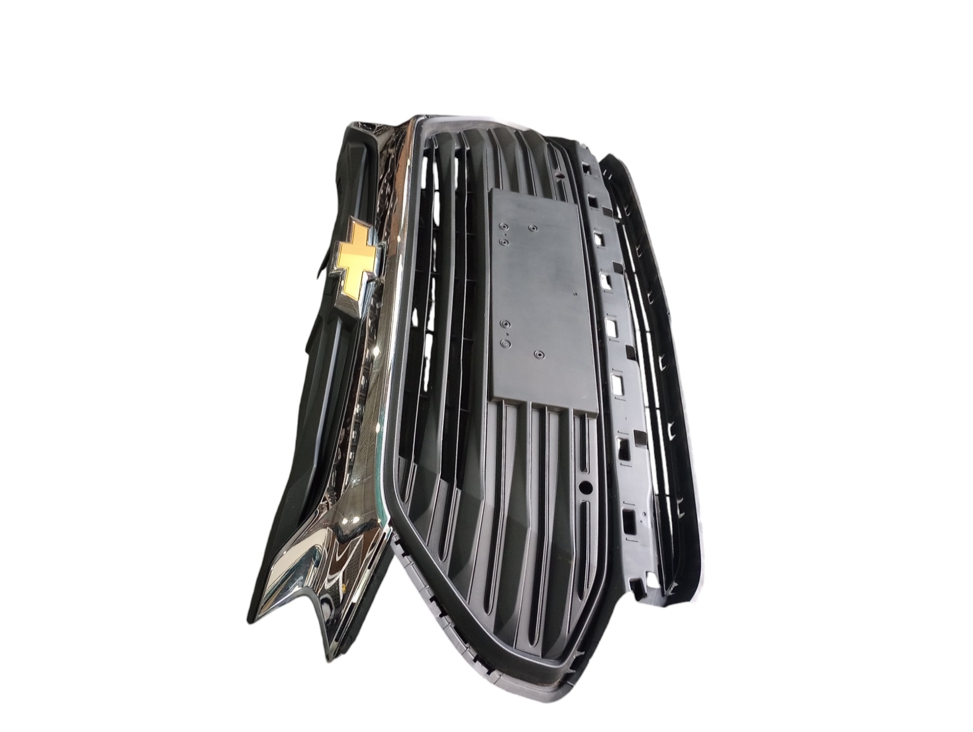 Grade Central Para-choque Gm Tracker 2024 Com Detalhe 2