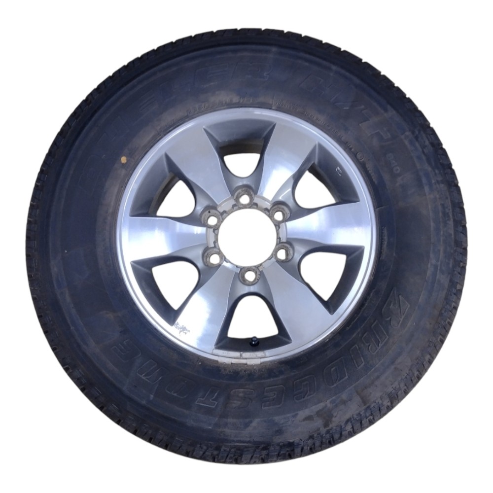 Roda aro 16 Hilux SW4 2009 detalhe