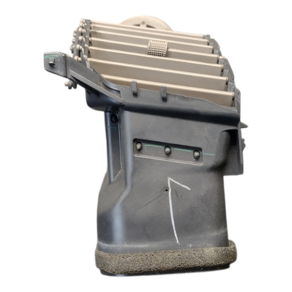 Difusor De Ar L.d Hilux Sw4 2009 Com Detalhe 2