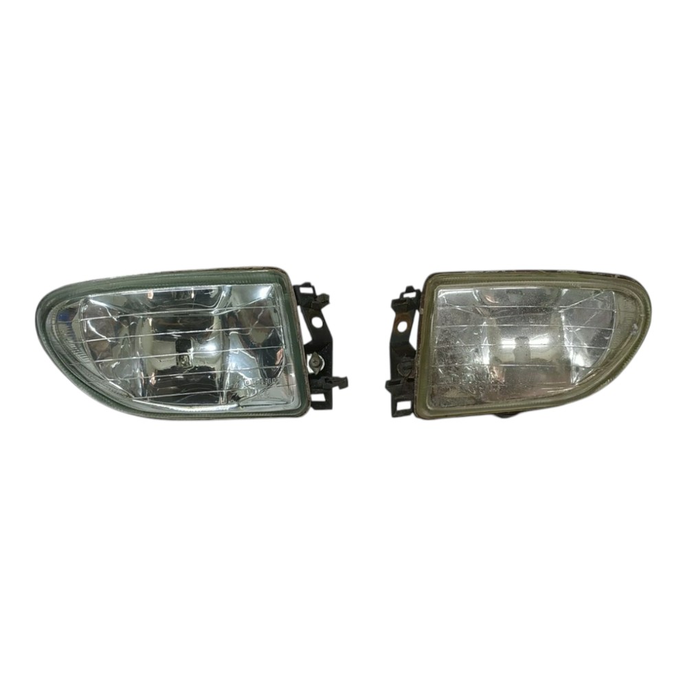 Farol De Milha Esquerdo e Direito Vw Santana  2001 2002 v166