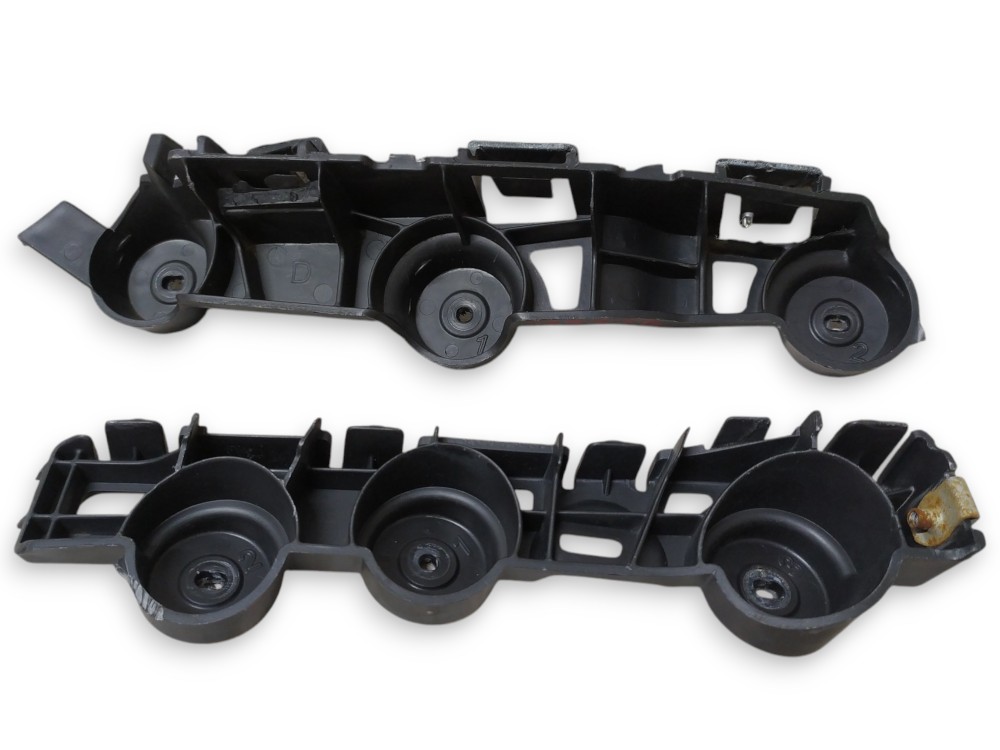 Guia Parachoque Traseiro Direito Chevrolet Onix 2015 V109