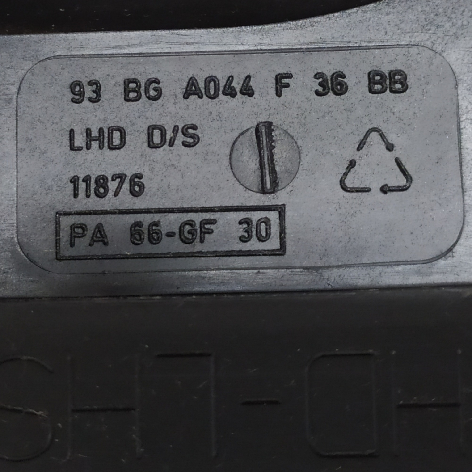 Fixação Deslizante Parachoque Esquerdo Ford Mondeo 1997 V98 6